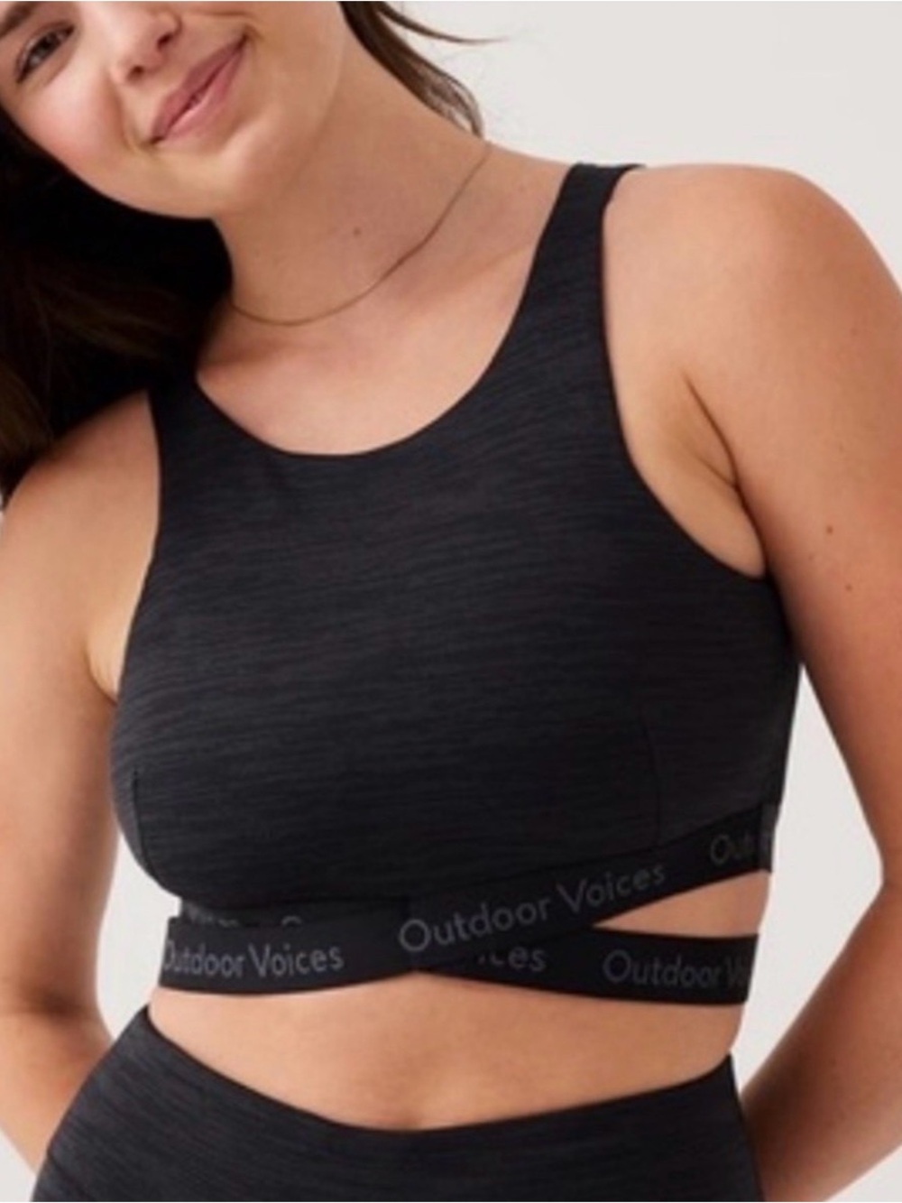 Outdoor Voices Move Free Criss Cross TechSweat
Night Crop Top Sports Bra